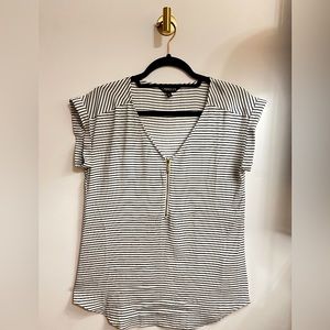 Express Women’s Black and White Striped Sleeve Gold Front Zipper Top Size Small